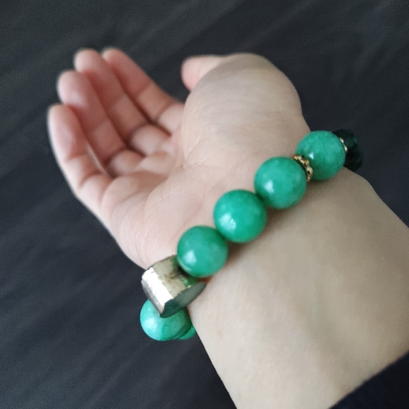 Green bracelet with a bit of gold - Picture 3 of 3